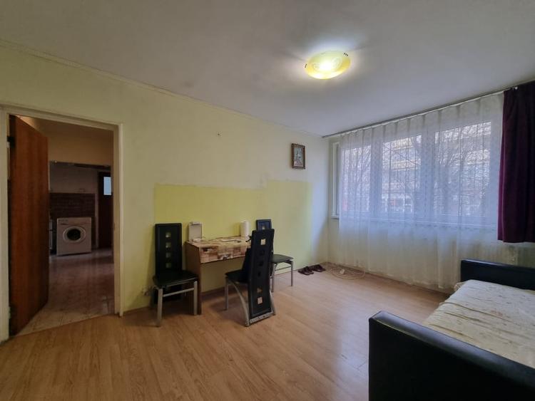 Apartament cu 4 camere semidecomandat în Ferentari