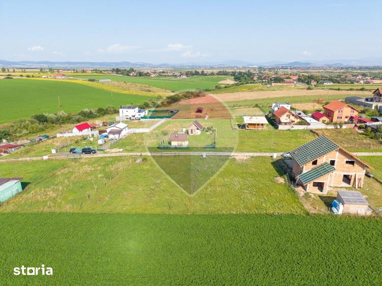 Teren de 1100 mp, în Județean
