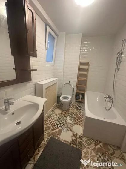 Apartament cu 3 camere semidecomandat în Ultracentral
