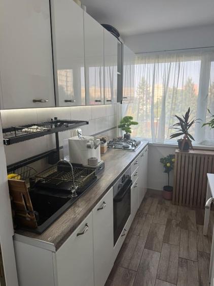 Apartament cu 2 camere semidecomandat, mobilat în Baba Novac