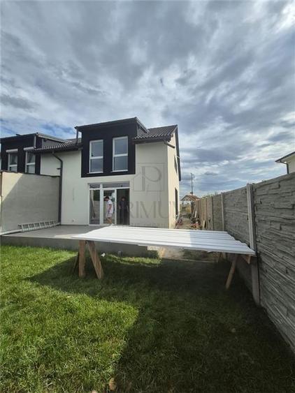 Duplex cu 4 camere cu Canalizare în Moșnița Nouă