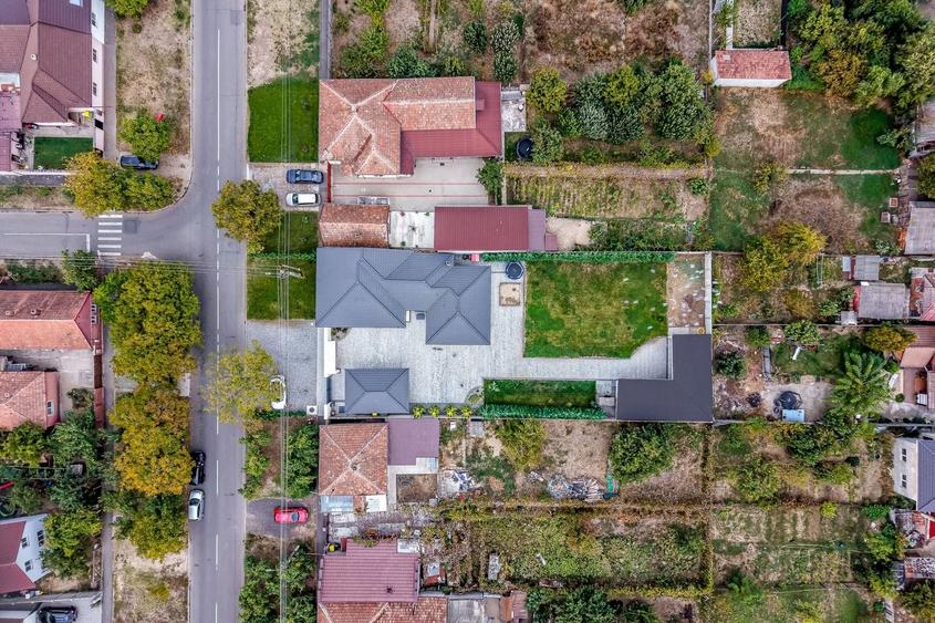 Casă individuală cu 4 camere cu Canalizare în Bujac
