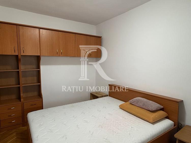 Apartament cu 4 camere decomandat, mobilat în Nufărul