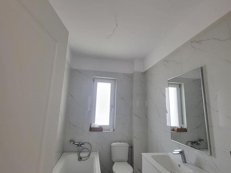 Apartament cu 3 camere decomandat în Exterior Vest