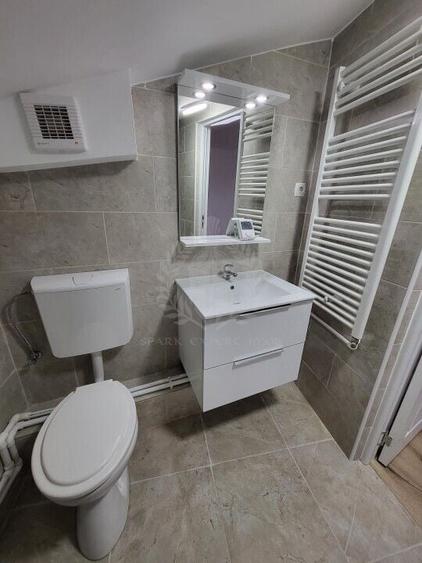 Birou, de 96 mp, în Central
