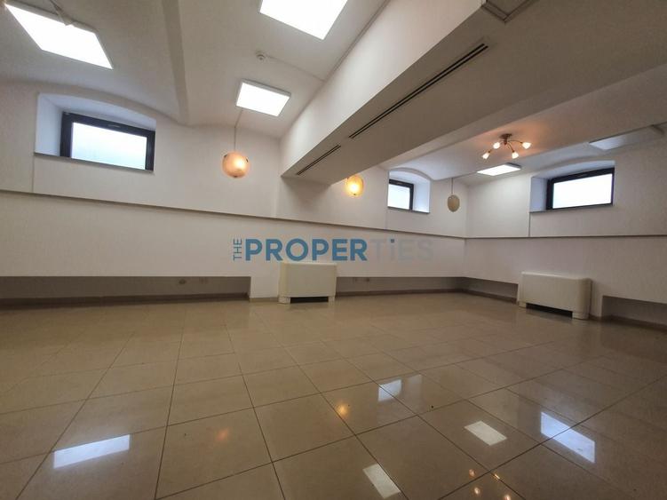 Birou, de 608 mp, în Universitate