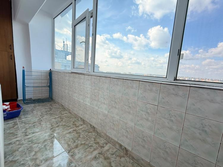 Apartament cu 3 camere decomandat, mobilat în Nicolina