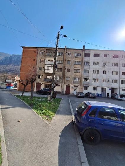 Apartament cu 4 camere decomandat, mobilat în Central