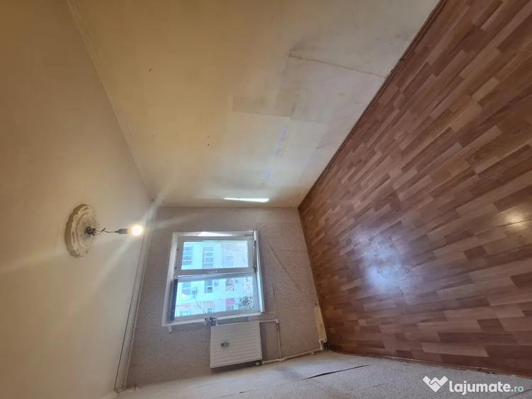 Apartament cu 3 camere semidecomandat în Tomis Nord