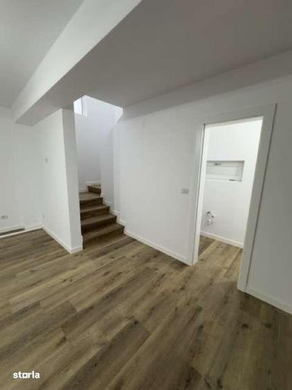 Casă cu 4 camere cu Teren 200 Mp în Valea Rosie