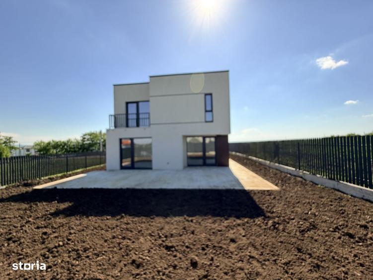 Casă cu 4 camere în Valea Lupului