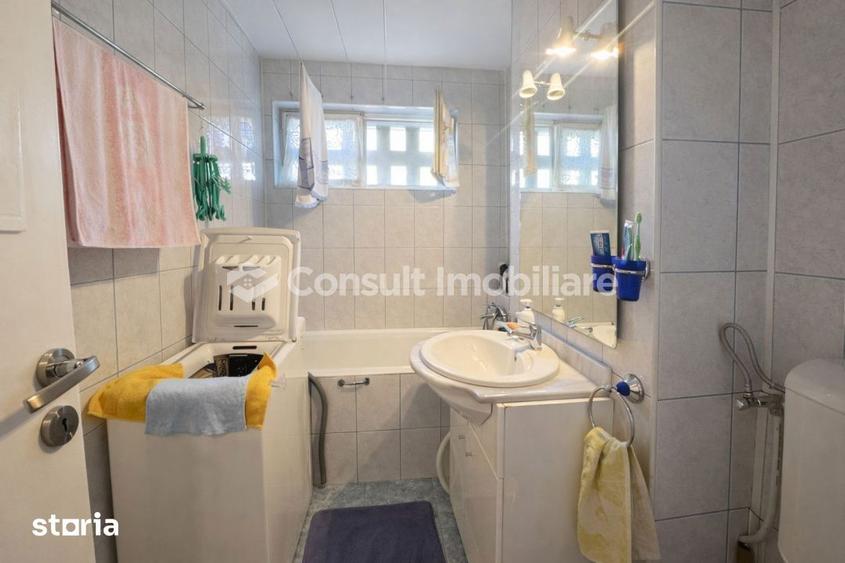 Apartament cu 3 camere semidecomandat în Andrei Mureșanu
