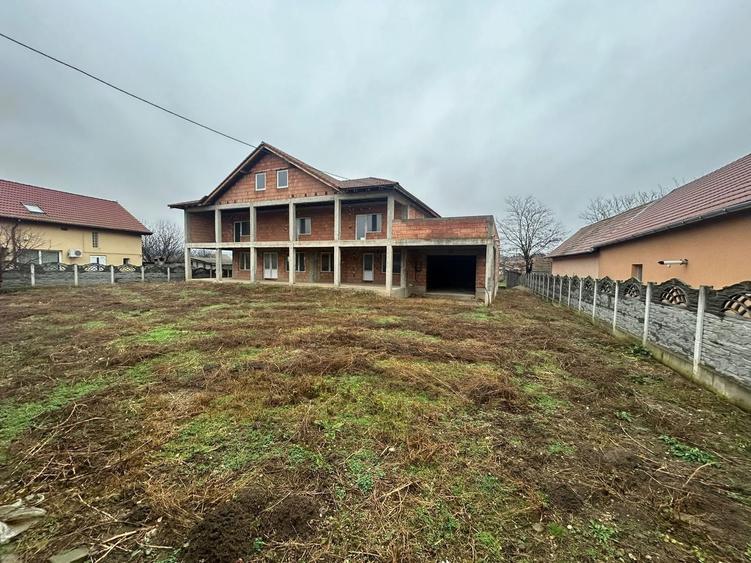 Casă individuală cu 6 camere cu Canalizare în Mihalț
