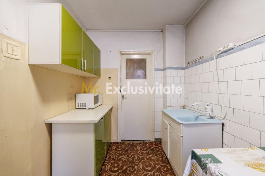 Apartament cu 3 camere decomandat, mobilat în Negru Vodă