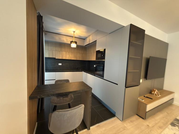 Apartament cu 3 camere decomandat, mobilat în Sisești
