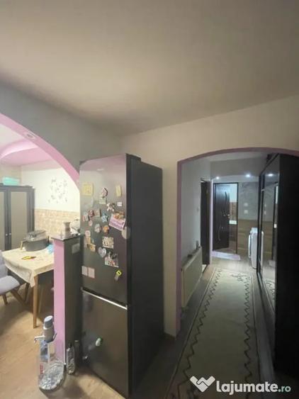 Apartament cu 3 camere decomandat, mobilat în Hotvon