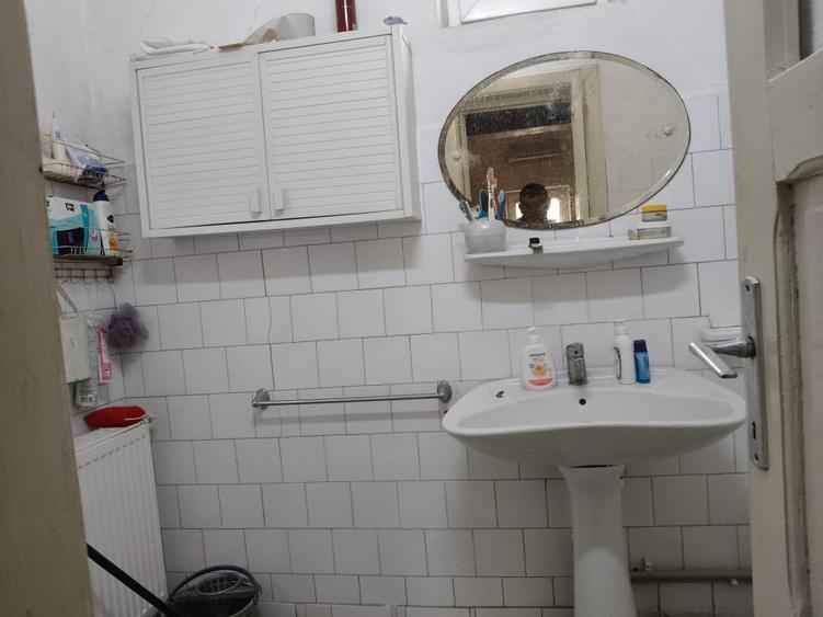 Casă cu 8 camere cu Teren 577 Mp în Apollo