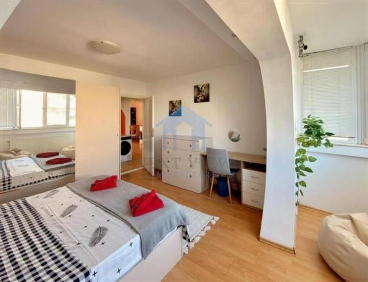Apartament cu 3 camere decomandat în Plopilor