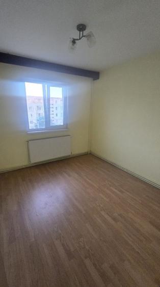 Apartament cu 2 camere semidecomandat, mobilat în Exterior Est