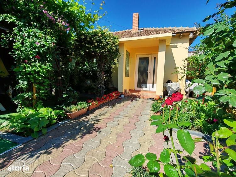 Casă cu 3 camere decomandat cu Teren 1540 Mp în Central