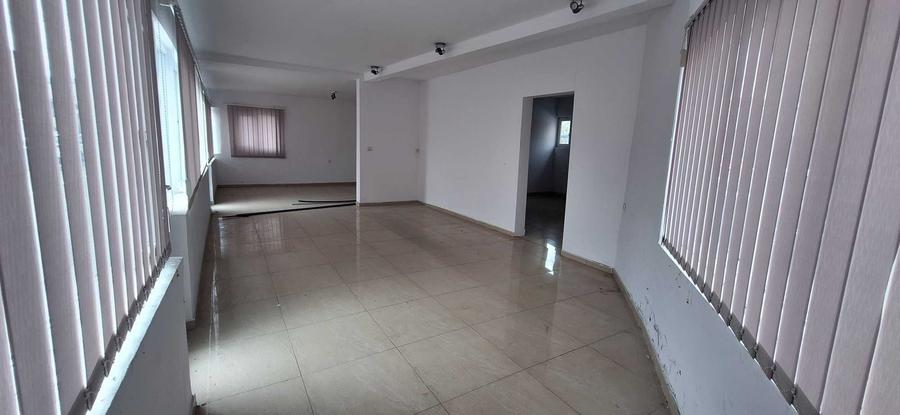Spațiu comercial, de 300 mp, în Central