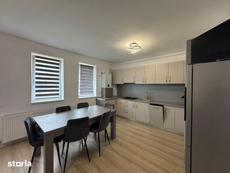 Apartament cu 3 camere decomandat în Est