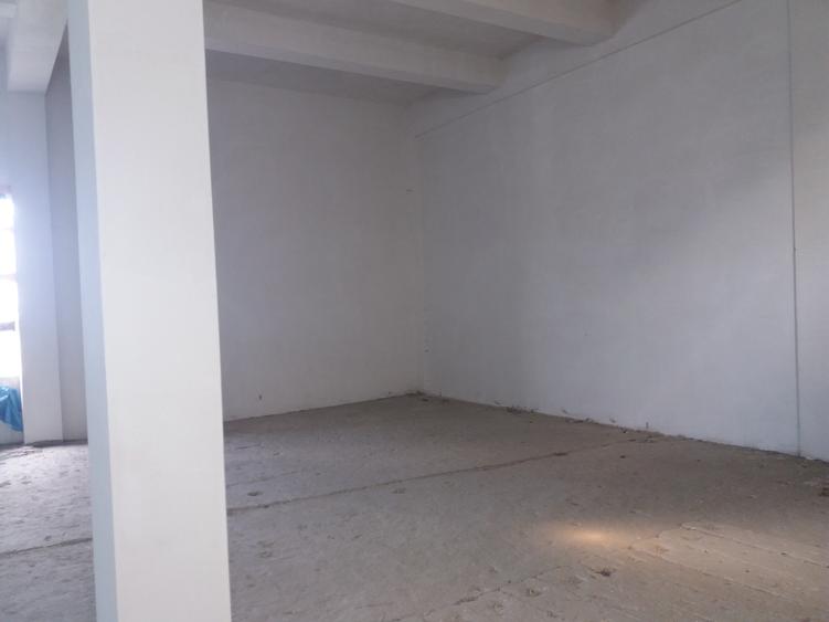 Spațiu comercial, de 2,000 mp, în Nord