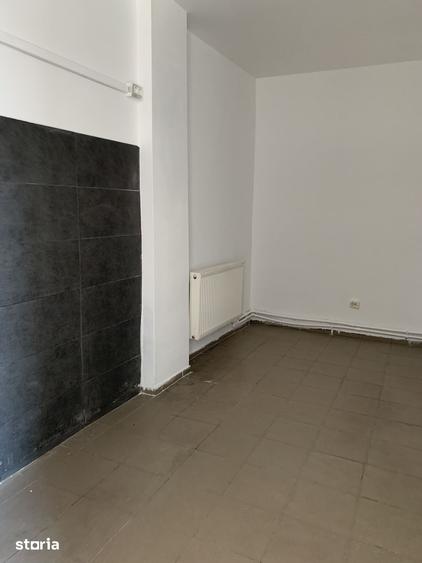 Spațiu comercial, de 100 mp, în Lupeni