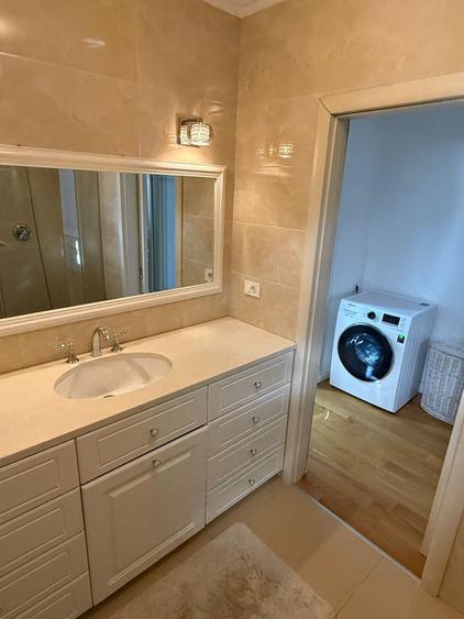 Apartament cu 3 camere semidecomandat, mobilat în Circumvalațiunii