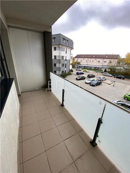 Apartament cu 2 camere semidecomandat în Tractorul