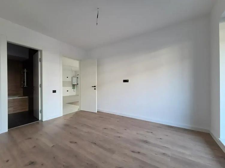 Apartament cu 4 camere decomandat în Titan