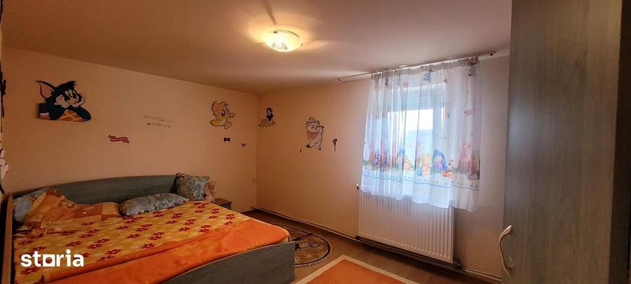 Casă cu 5 camere cu Teren 3367 Mp în Oșorhei