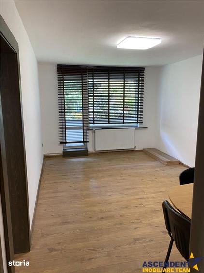 In centrul orasului, pretabil si pentru cabinet medical, salon, punct - 2