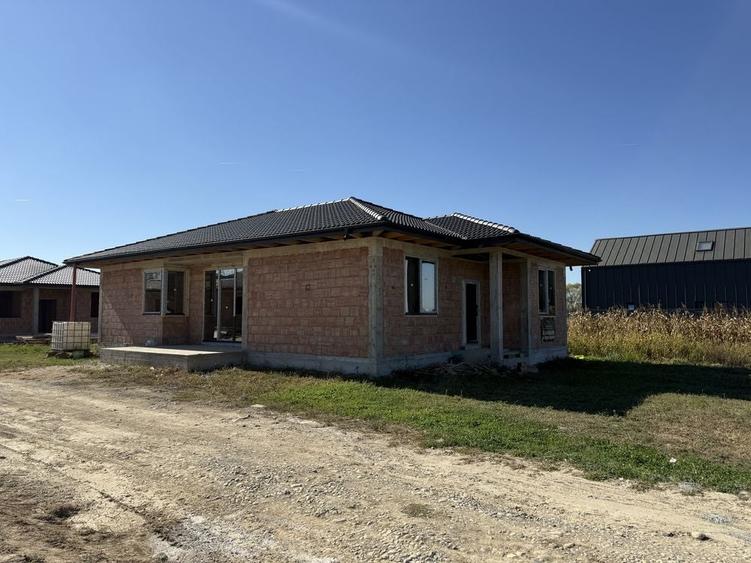 Casă cu 4 camere în Săsar