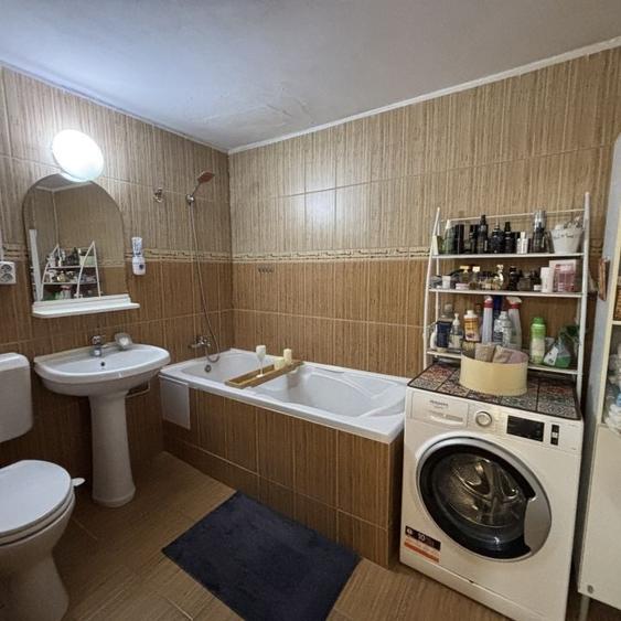 Casă individuală cu 5 camere cu Canalizare în Vitan Mall