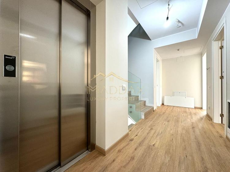 Casă individuală cu 6 camere cu Canalizare în Pipera