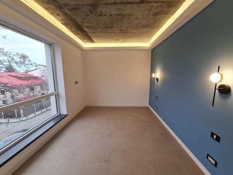 Apartament cu 3 camere semidecomandat în Colentina