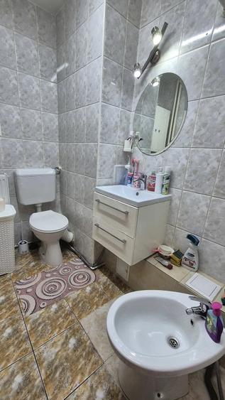 Apartament cu 4 camere semidecomandat în Crângași