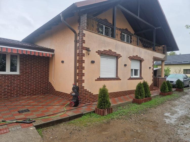 Casă cu 4 camere în Central