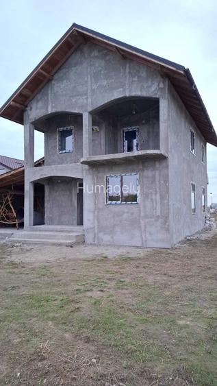 Casă cu 4 camere în Exterior Vest