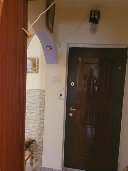 Apartament cu 3 camere nedecomandat în 9 Mai