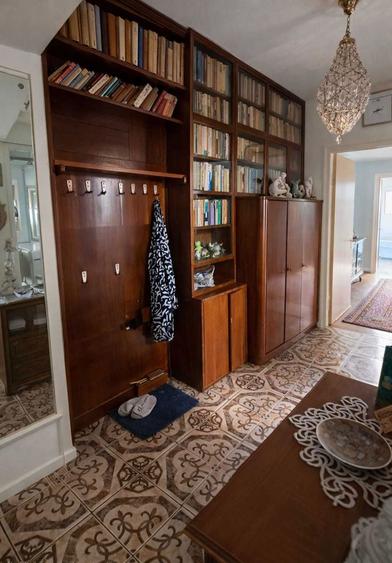 Apartament cu 3 camere semidecomandat în Dorobanți