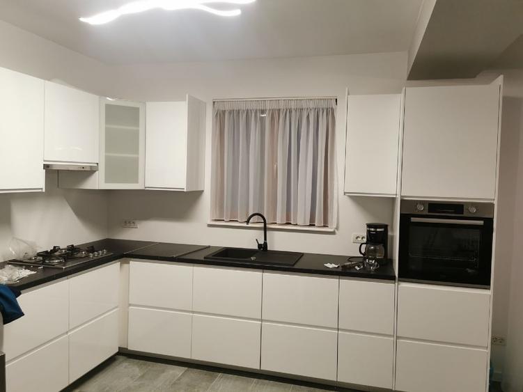 Duplex cu 5 camere cu Canalizare în Central