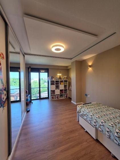 Apartament cu 4 camere, mobilat în Central