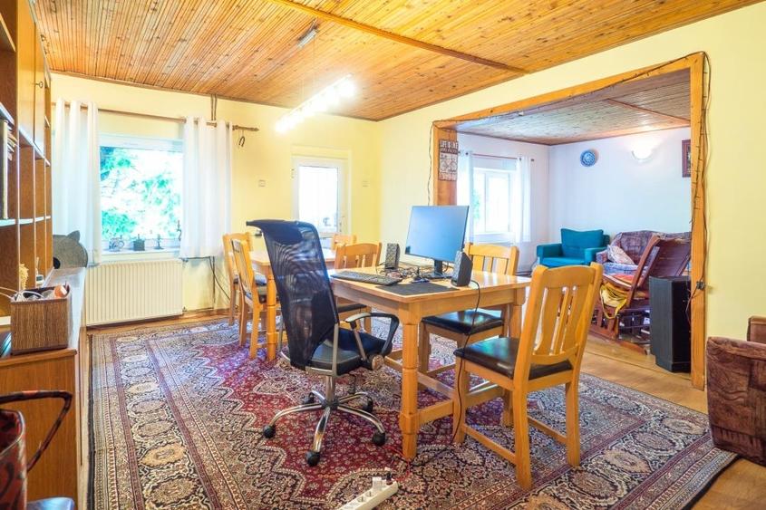 Casă cu 5 camere cu Teren 850 Mp în Pruni