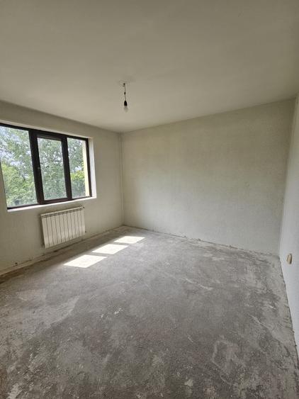 Casă individuală cu 5 camere cu Canalizare în Odăi