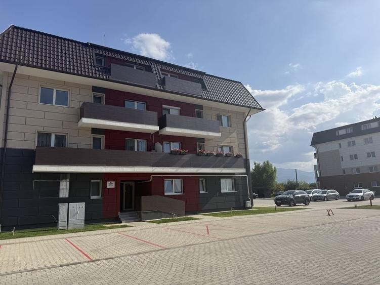 Apartament cu 3 camere decomandat în Sânpetru