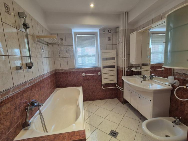 Apartament cu 4 camere decomandat, mobilat în Aviației