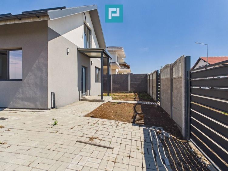 Casă individuală cu 4 camere cu Canalizare în Giarmata