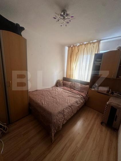 Apartament cu 3 camere semidecomandat, mobilat în Craiovița Nouă